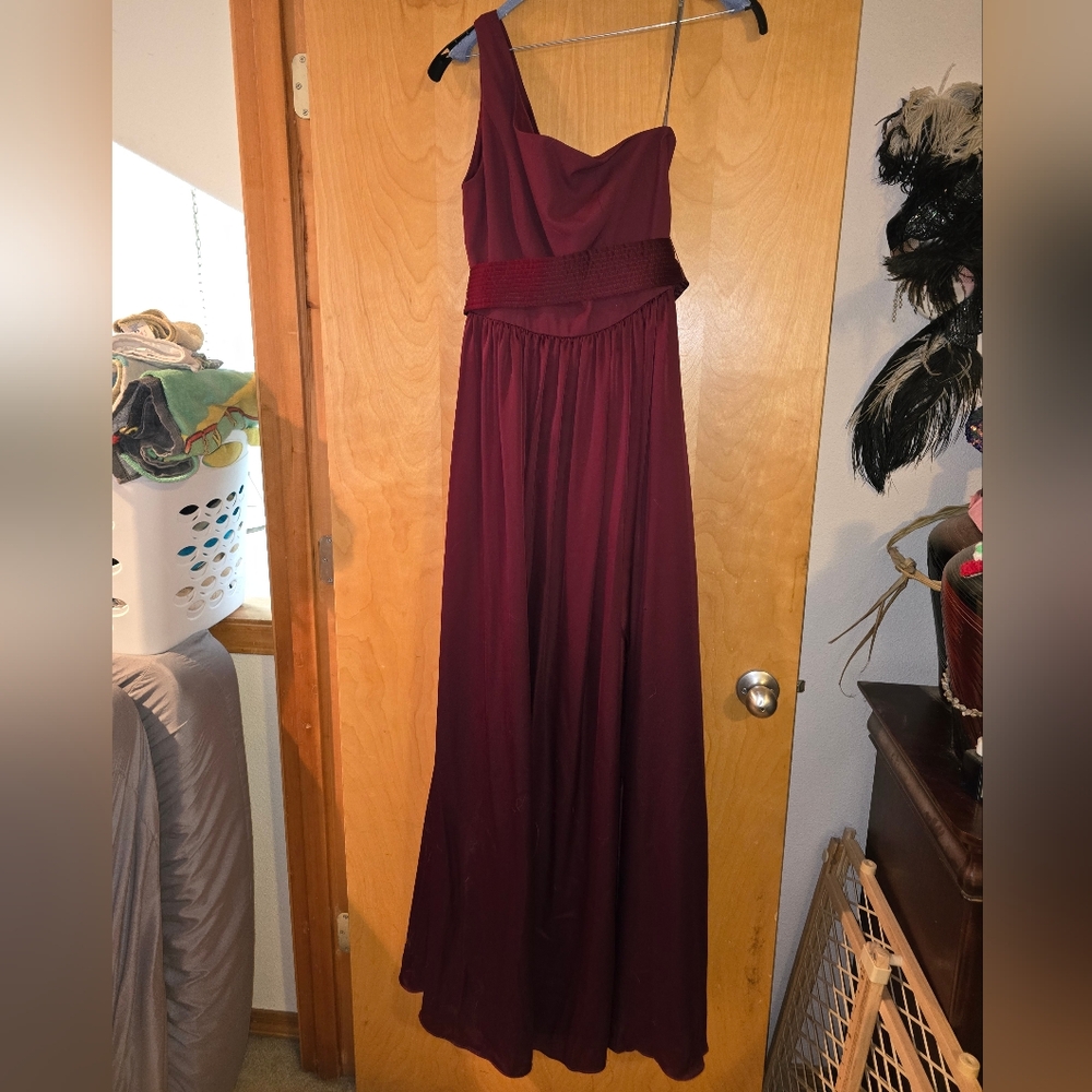 Elegant Burgundy One-Shoulder Dress
